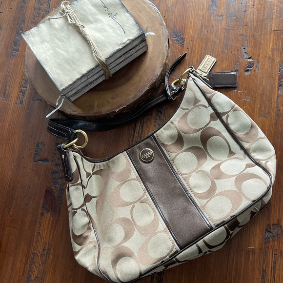 BNWT size 7 Coach clogs with matching Hobo bag! - Picture 11 of 13